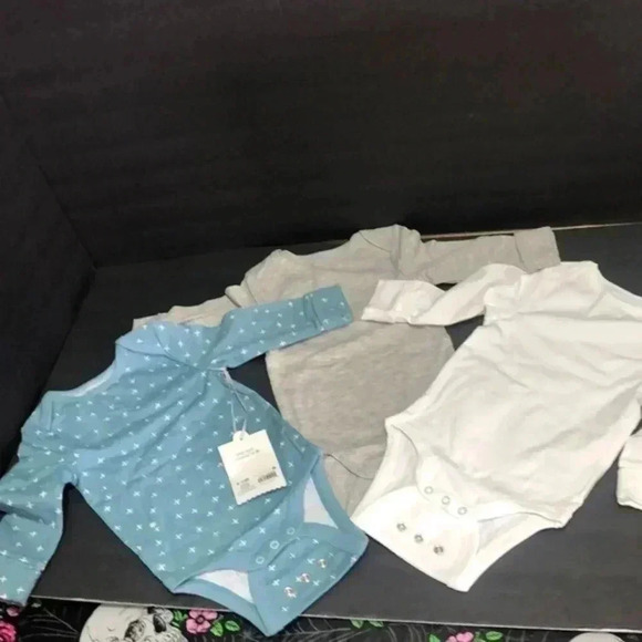 3 pack cloud‎ island long sleeve bodysuits 6-12 months - Picture 1 of 6